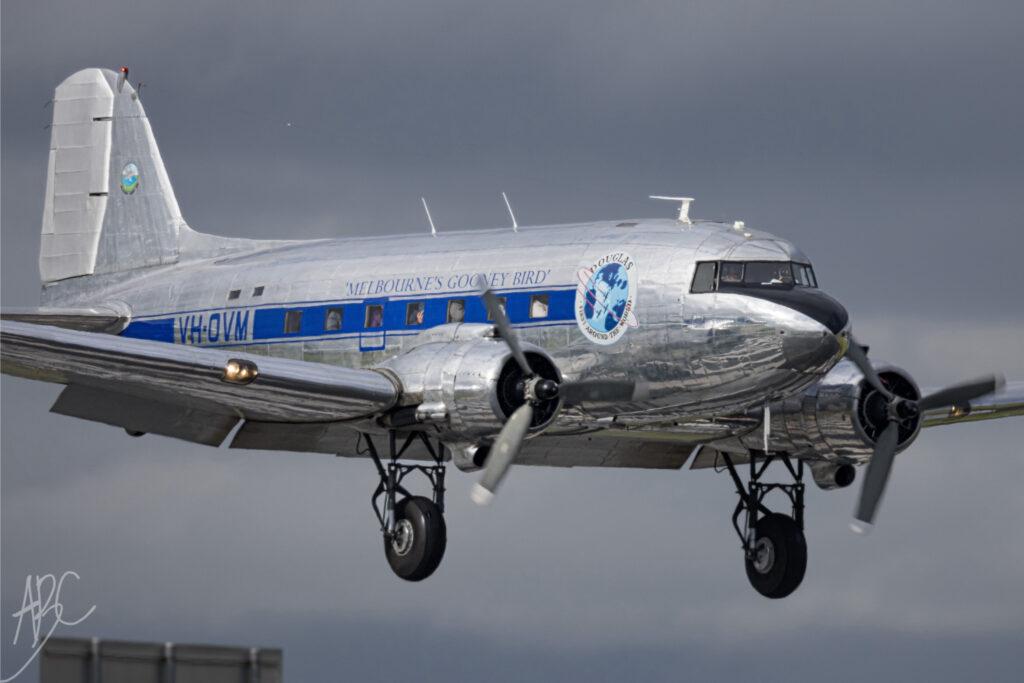 Douglas DC-3 (C-47 Dakota) 2 Douglas DC-3 (C-47 Dakota)